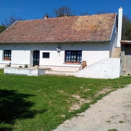 Gerecse Vendeghaz Otel Sutto Dış mekan fotoğraf