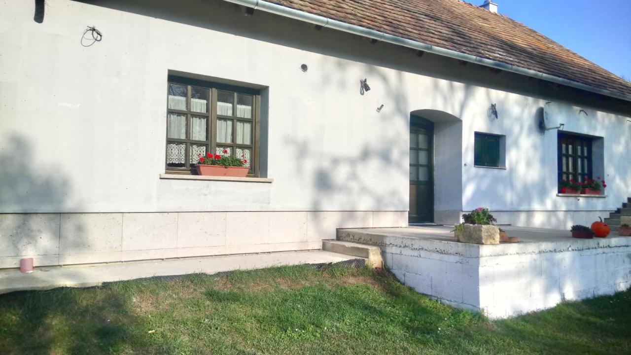 Gerecse Vendeghaz Otel Sutto Dış mekan fotoğraf